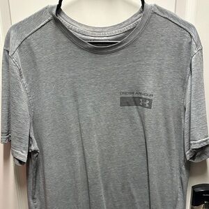 Large Under Armour Men's Gray T-Shirt